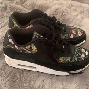 Women’s Nike Air sz 7.5 sneakers